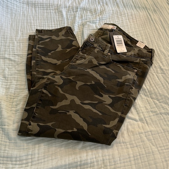 Torrid Washed Olive 5 pocket Camo size 16 - Picture 4 of 4